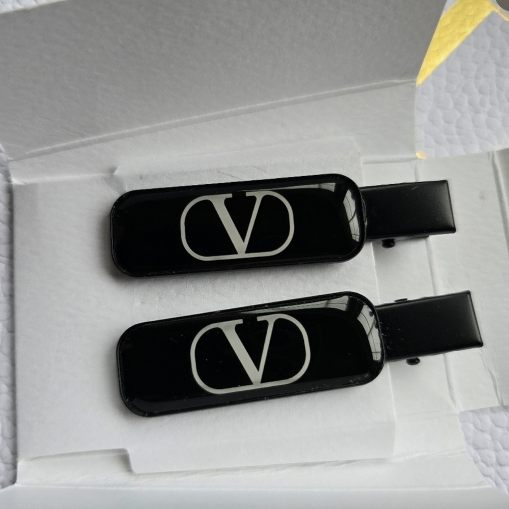 Designer Black Hair Clips - Picture 4 of 4